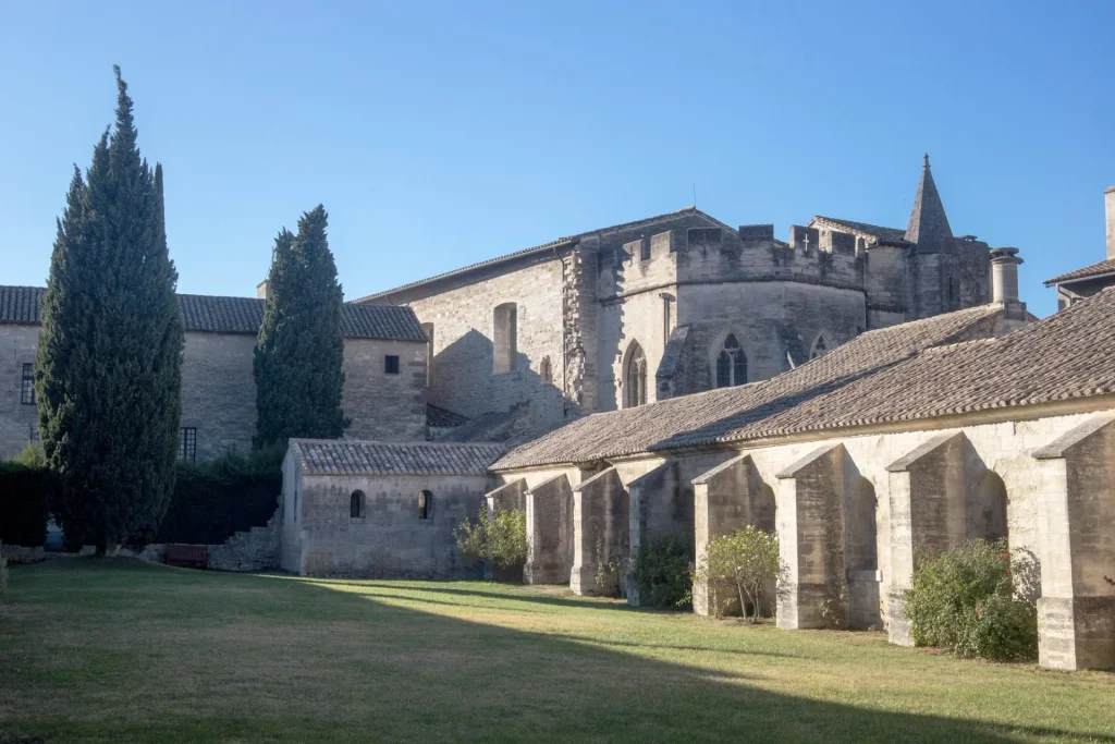 Visite de la Chartreuse, Grand Cloître avec vue sur l'église