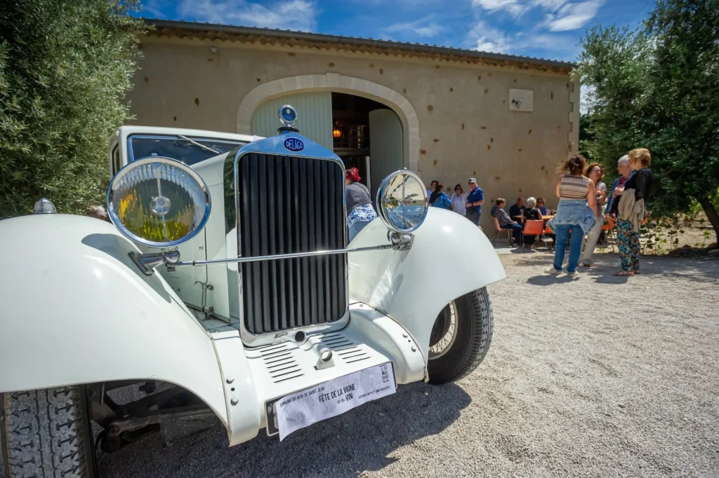 voiture fete vigne vin domaine bois saint jean jonquerettes