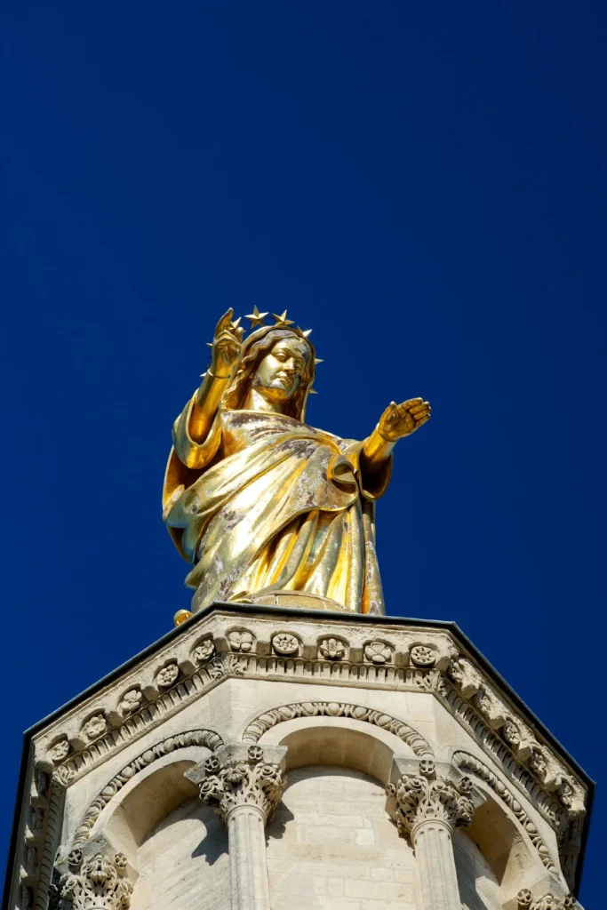 statue vierge basilique notre dame doms avignon