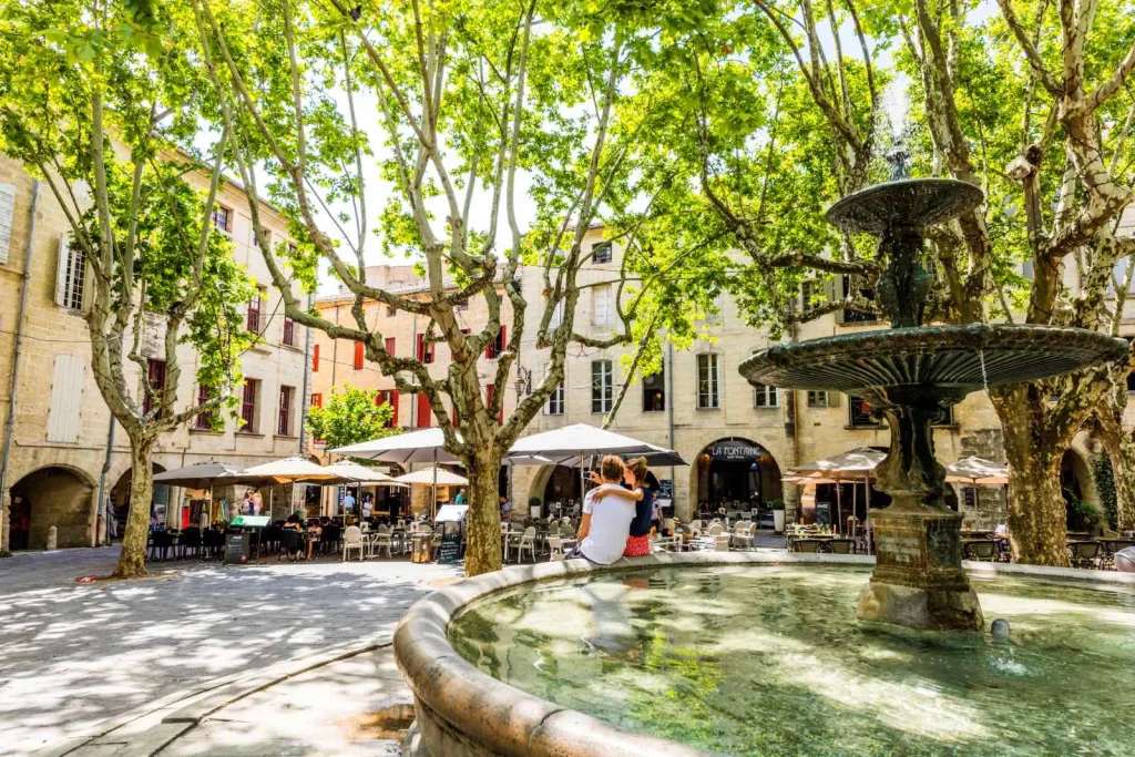 Place-aux-Herbes-Uzès