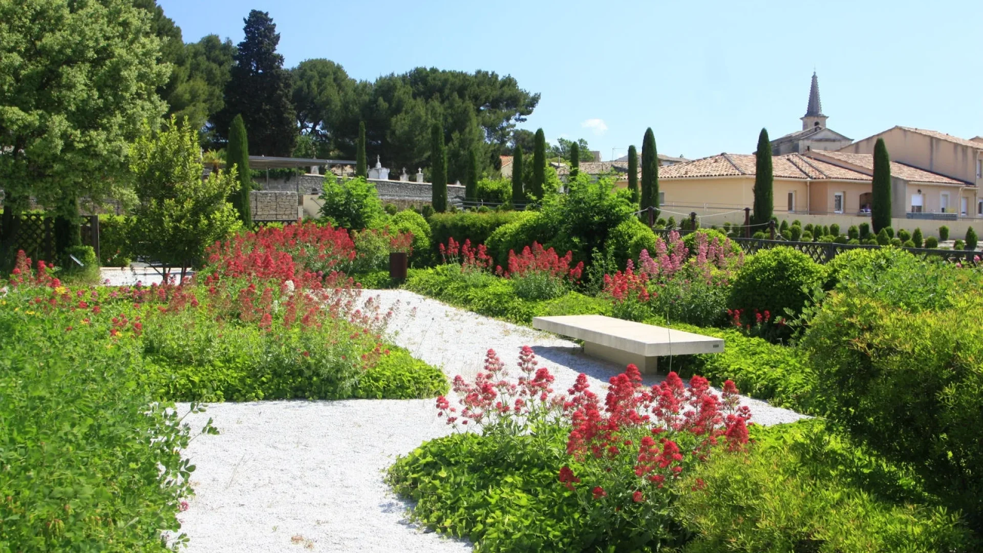 Chemin du jardin Romain de Caumont sur Durance