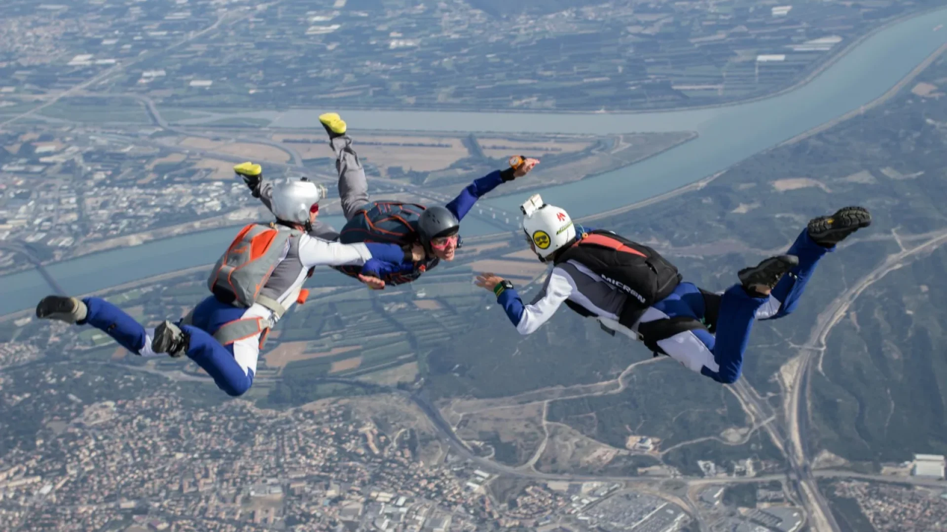 saut parachute skydive pujaut